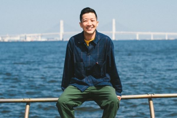 《『香水』大ヒットから5年》瑛人が逗子の「海の家」で働いていた！語った幸せな“二足のわらじ”生活「投げ銭で歌うこともあります」