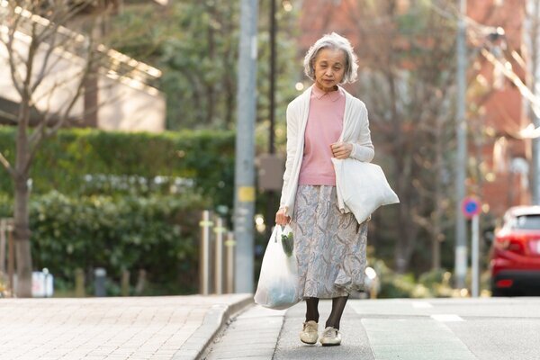 「孤独が与える悪影響はタバコ1日15本分とも」身体にも影響する“孤独の健康リスク”