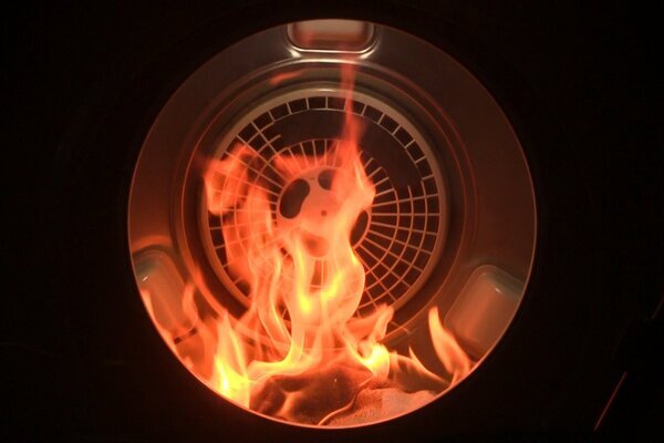 《恐怖…洗濯乾燥機から出火》タオルを洗濯乾燥しただけなのに…身近で起こりうる原因は