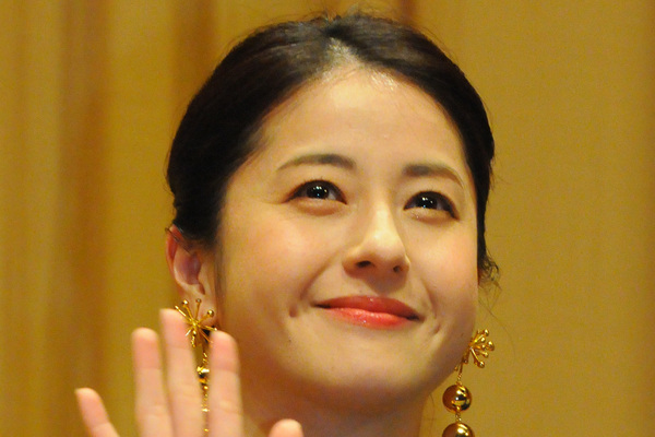 「ずっと棒読み」「違和感ヤバい」大ブレイク人気女優（41）『ジュラシック・ワールド』での初吹き替え演技が酷評の嵐…プロの声優起用求める声も