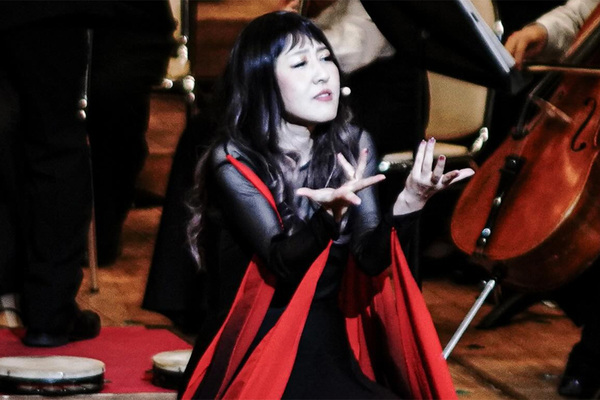 「痛みが酷くて気力がない」子宮体がんで逝去したオペラ芸人　闘病の苦しみを綴った“最後の投稿”