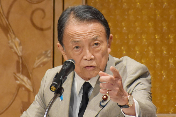 「いつまでキングメーカー気取り」麻生太郎（84）　総裁選前倒しを公然要求も自身の引退求める声が…失言癖で石破首相以上の“嫌われぶり”