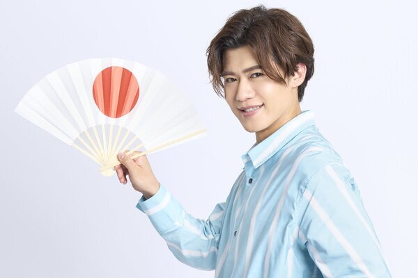 「『べらぼう』ファンの皆さんにブチギレをされないですかね」紅白歌手・新浜レオンが明かす“大河デビューへの思い”