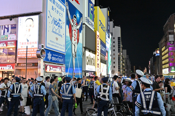 「やること逆やろ」ネット賛否…阪神リーグ優勝　道頓堀川の大騒ぎのウラで起きていた“異変”