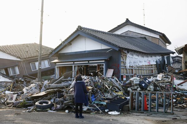 高齢者がいる家が「地震・台風に備えておくべき最低限のモノ」《防災アドバイザー監修》