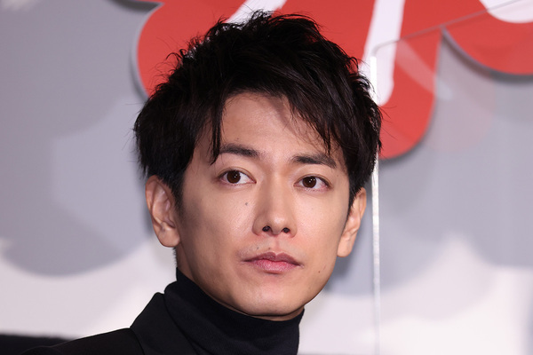 佐藤健　ライブ、グッズにファン殺到！主演ドラマ『グラスハード』ヒットで「年収2億円から倍増」に