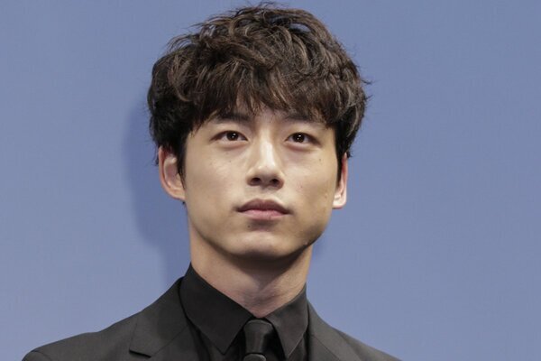 《日本では代表作がない》坂口健太郎　三角関係報道で韓国進出に暗雲…脱却したがっていた中途半端さ