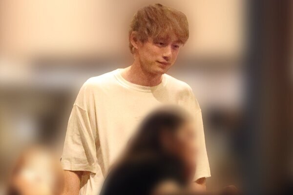 坂口健太郎　3歳年上ヘアメイク恋人も参加か…撮影スタッフを集めて行われていた“宅飲み”