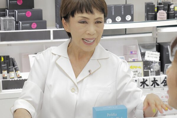 「街中の奥さんにキレイになる楽しさを」72歳の美容部員が山間部の町で“日本一”の売り上げを誇るまでの道のり