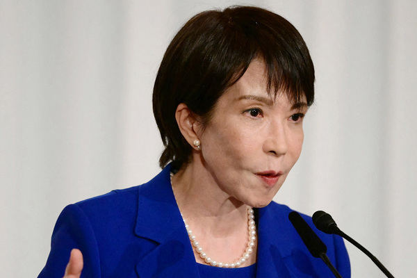 「ホンマに体調大丈夫」総裁選　高市氏勝利にピクリとも動かず…“自民大物議員”の挙動に心配の声相次ぐ