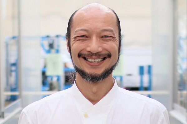 「出かけるときは帽子が必須に」『8番出口』おじさん役の河内大和が明かすブレイク後の“劇的な変化”