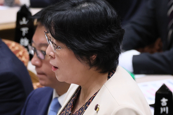 「キャラ濃い」立憲二世議員（56）　国会を騒然とさせた“ドタバタ質疑”にSNS爆笑、鈴木農相も笑顔でツッコミ答弁の「珍事」