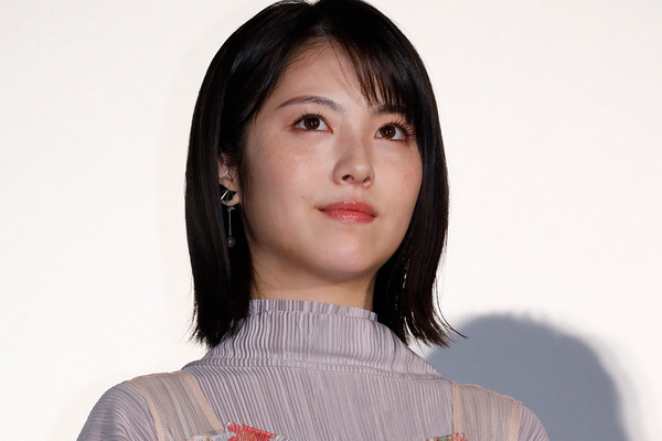 《心配の声続出》浜辺美波“激変”最新ビジュに騒然も…美容ライターが指摘した“別人見え”の真相