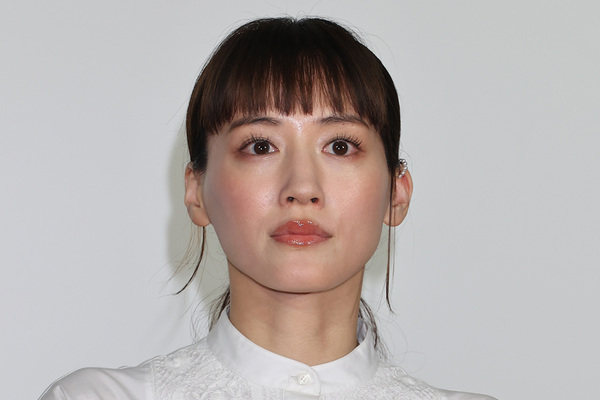 綾瀬はるか　“タッグ熱望”監督が名誉棄損裁判の被告に…主演最新作の公開前に不安要素