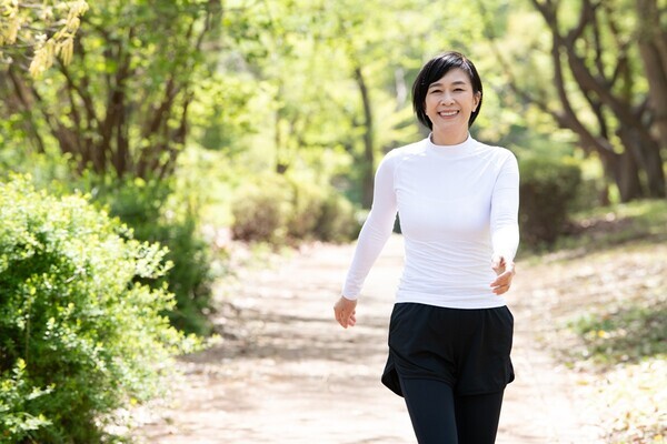 “ボケない歩き方”がある!? 83歳の保健学博士に聞いた簡単すぎる「ウォーキング術」