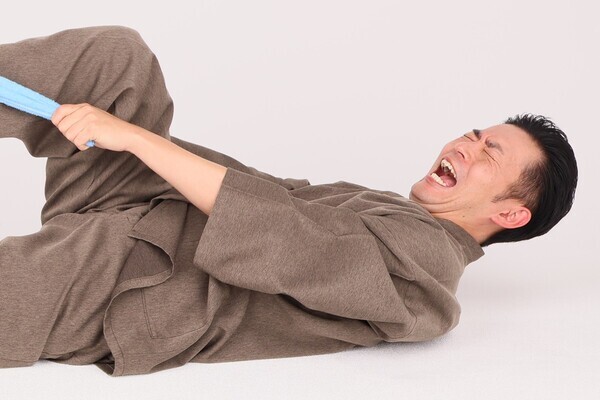 ごぼう先生が動画で解説！「50代からの不調解消体操」【高血圧緩和 太ももぐいぐい体操】｜介護界のアイドル