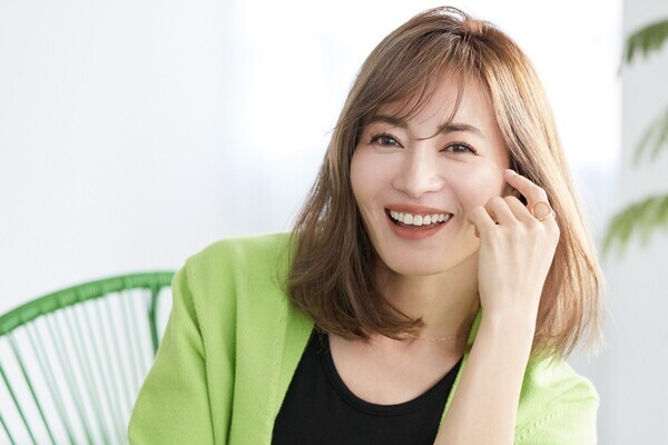 「2歳の娘と4匹の犬を連れて」大阪に半年！ 新山千春が明かす朝ドラ『カーネーション』と育児の両立秘話