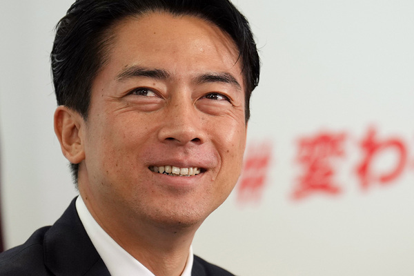 「どっちも兄弟で政治家と俳優だ！」小泉進次郎氏の元を訪れた59歳“市長”にネットが沸いたワケ