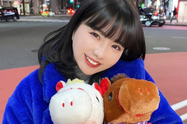 「公人として不適切でした」国民民主・28歳女性都議　“デコレーションPC”騒動を猛反論→一転謝罪…過去に語っていた「SNSへの複雑な思い」