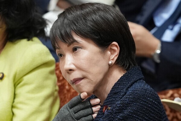 「いつもと様子が違う」高市首相　統一教会との関係問うた中道議員に対する「5分ぶっ通し答弁」にSNS騒然…苛立ち両手拳で台を叩く場面も