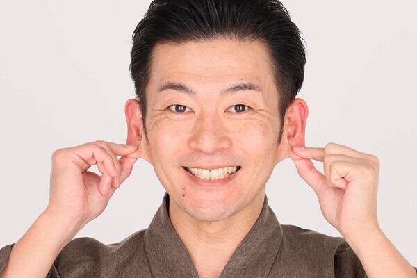 ごぼう先生が動画で解説！「50代からの不調解消体操」【睡眠の質改善 耳ほぐし体操】｜介護界のアイドル