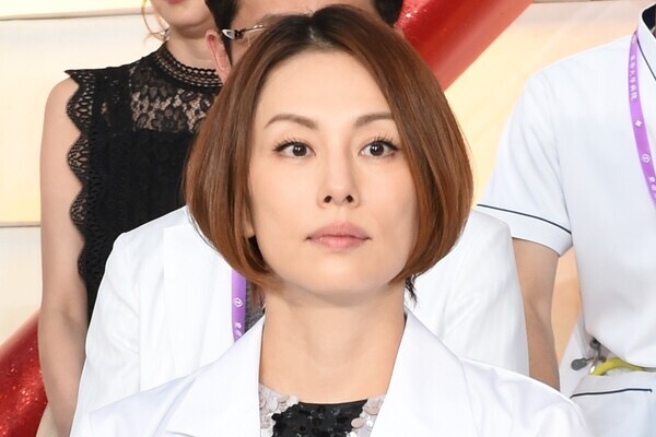 《“ぽっちゃり”激変》米倉涼子『ドクターX』放送でひっそり“地上波”復帰した41歳“不倫疑惑”俳優