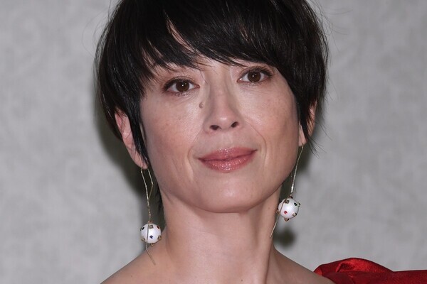 「だらしない」と批判も…宮沢りえ　肩ひもずり落ち、タトゥー露出の“大胆ファッション”に夫・森田剛がかけた「熱烈フォロー」