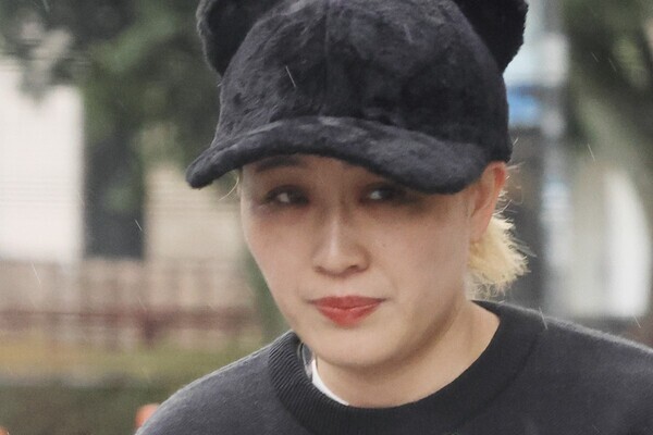 《本日誕生日》丸山桂里奈　7℃の極寒＆小雨が降るなか…仕事と育児の合間に大切そうに持っていた「意外なもの」