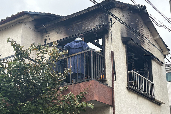 「側溝に血だまりが…」江戸川区の住宅火災で一人死亡　近隣住民が明かす「壮絶現場」と「夫婦仲」