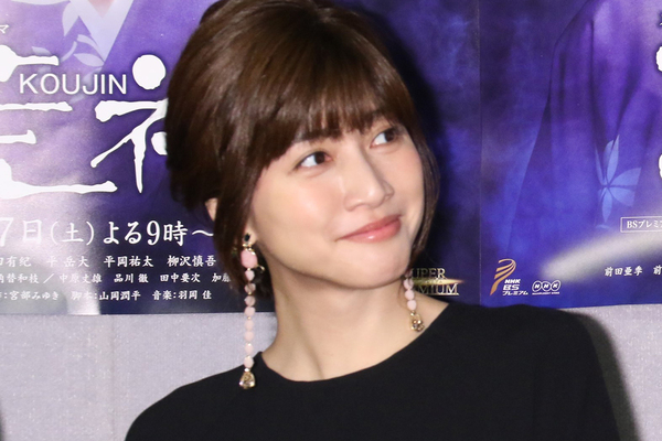 《柏原崇と極秘再婚》内田有紀　“マネージャー”として現場入りする姿をキャッチしていた！