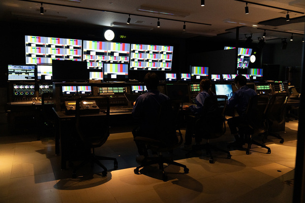 「頭を下げて仕事をしたくない人が多い」元キー局Pが明かすテレビマンが“転職できない根深い理由”