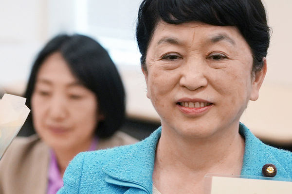 「まるでコント」社民党・新党首会見での“ブチギレ“にネット呆然…52歳“元議員“が福島みずほ氏らに激怒退出