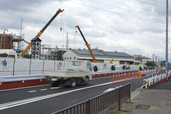 《発生から1年以上》八潮市陥没事故　道路が一部開通も漂う異臭…地元住民が語る復旧工事の“弊害”