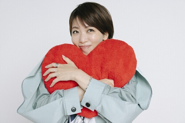 元宝塚星組トップスター・礼真琴が男役から一転キュートでセクシーな“ベティーちゃん”に！慣れない“女のコ役”や“憧れの先輩”との共演への熱い思い