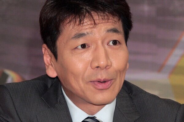 《年収10億円越え》上田晋也　“尖りすぎ芸人”を“レギュラー11本司会者”に変えた「年下妻のアドバイス」