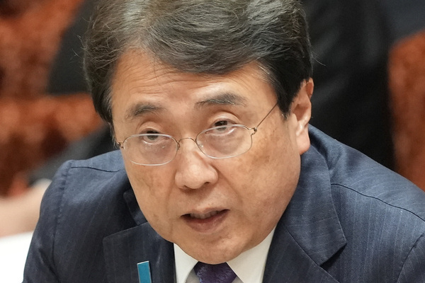 「ほんっとにズレてる」赤沢大臣　子育てママへの“寄り添い”投稿に疑問の声続出…“現役世代”から「現実をわかってない」指摘も