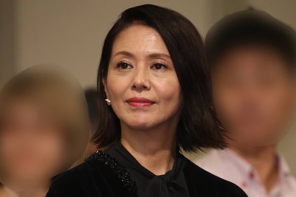 「孤独死しそうで心配」小泉今日子　“略奪不倫”の豊原功補と破局…たびたび仄めかしていた“予兆”