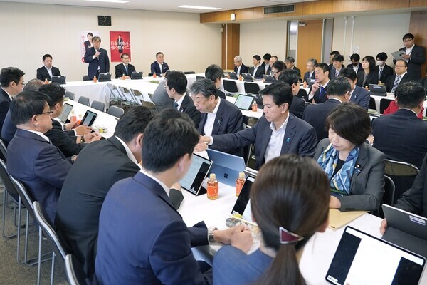 「バカバカしい話」自民党　国旗損壊罪の骨子案で“お子様ランチの旗が対象か”を議論…緊迫感なき姿勢に冷ややかな声