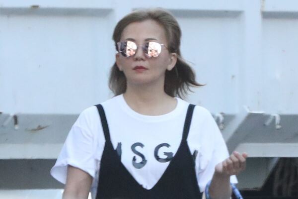 「仕上がってますな」平成象徴する大御所歌姫（51）　スッピン、ヘソ丸出しで…心配された“激痩せ”から一変した「最新近影」