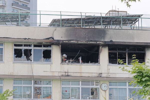 「バーンと音がして窓から逃げた」東京・北区の小学校火災に消防車74台、児童が語る緊迫の脱出劇