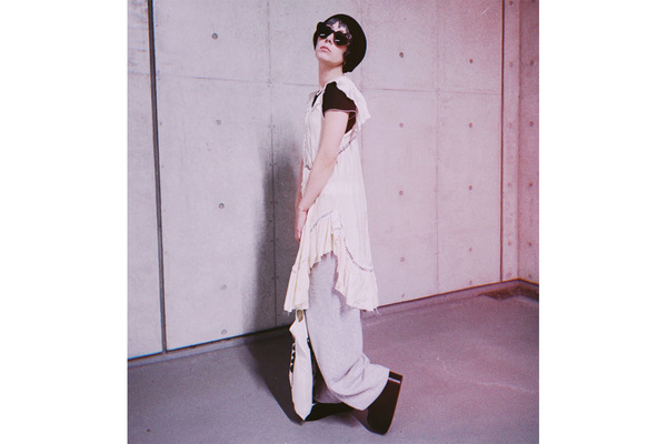 《これまでと違う“タトゥー”が…》『のだめ』俳優の妻アーティスト　“ワイルド”近影に反響…過去には手首に入れた夫直筆の“絵柄”が話題に