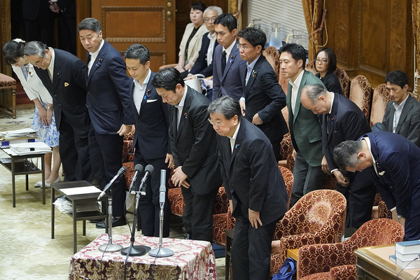 「愛ではなく服従への誘導」芥川賞女性作家　“国旗損壊罪”への見解がネット上で物議…著名科学者も賛同コメント