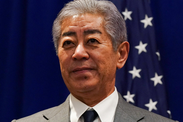 「気味悪くニヤニヤしている」自民・岩屋前外相　国旗損壊罪法案の採決直前に“退席”の波乱…自民議員の“笑顔”を野党側は猛批判
