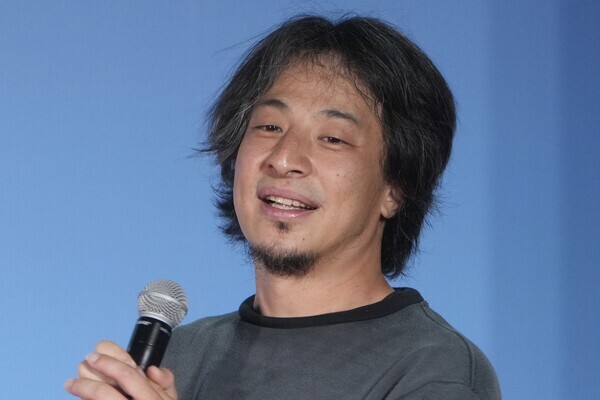 《「騙し討ち」と妻は不満…》ひろゆき　新党船出で露呈した“家庭内合意”の壁…泉房穂氏が「家族の同意がいちばん大切」と伝えたワケ
