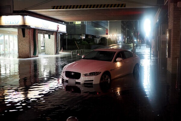 【千葉豪雨災害】県庁に1200人超の帰宅困難者が避難もタオル使えず、スマホ充電できない人も…露呈した大都市の“災害対策”