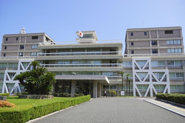 女児34人にわいせつ…元男性教諭への“懲役9年”判決に「ほんと軽すぎる」怒り殺到…現役弁護士も明かした裁判への“違和感”