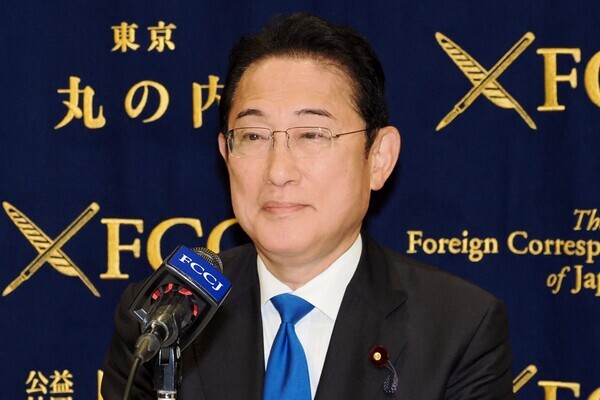 岸田文雄元首相　沖縄知事選“対抗馬”の決起集会に現知事から贈られたかりゆしウエアで登壇で指摘された“無神経”