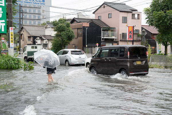 【愛知史上最大豪雨】「エンジンが突然ボンと」水没車続出「渋滞か突撃か」ドライバーが迫られた“究極の選択”