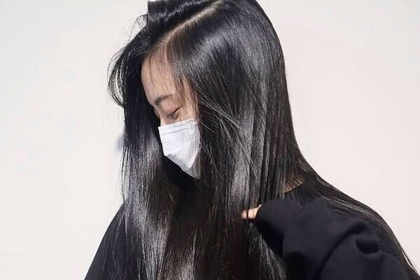 《5万5千円の“お茶会”に批判も》一度消えた元バラエティ女王　不倫疑惑騒動→極秘結婚の夫が急死→実業家転身で“パリコレ”目指す現在地