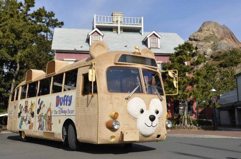 ふわふわの「ダッフィーバス」に乗車できるプランが登場！（C）Disney